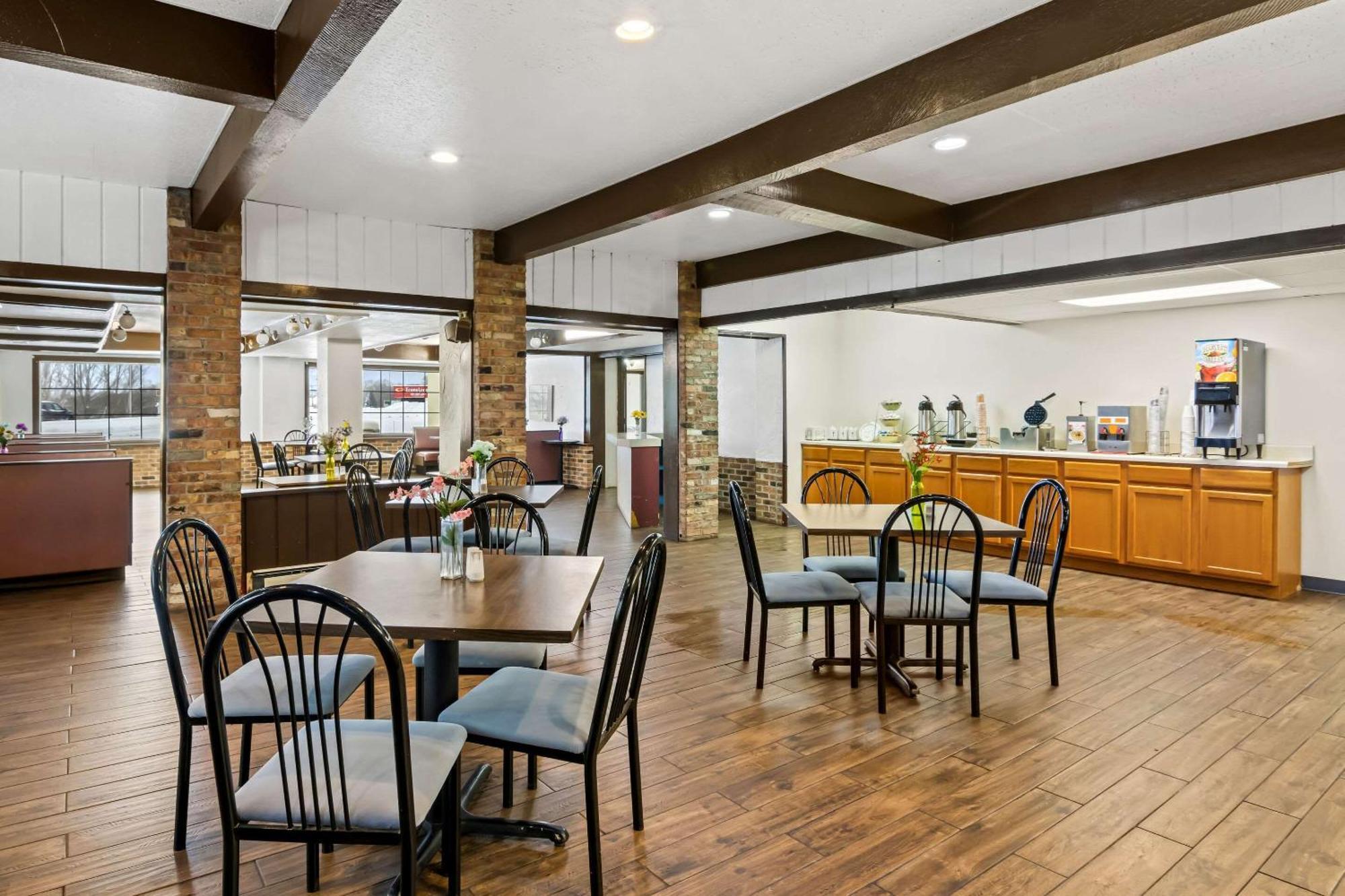 Econo Lodge 매니스티 외부 사진