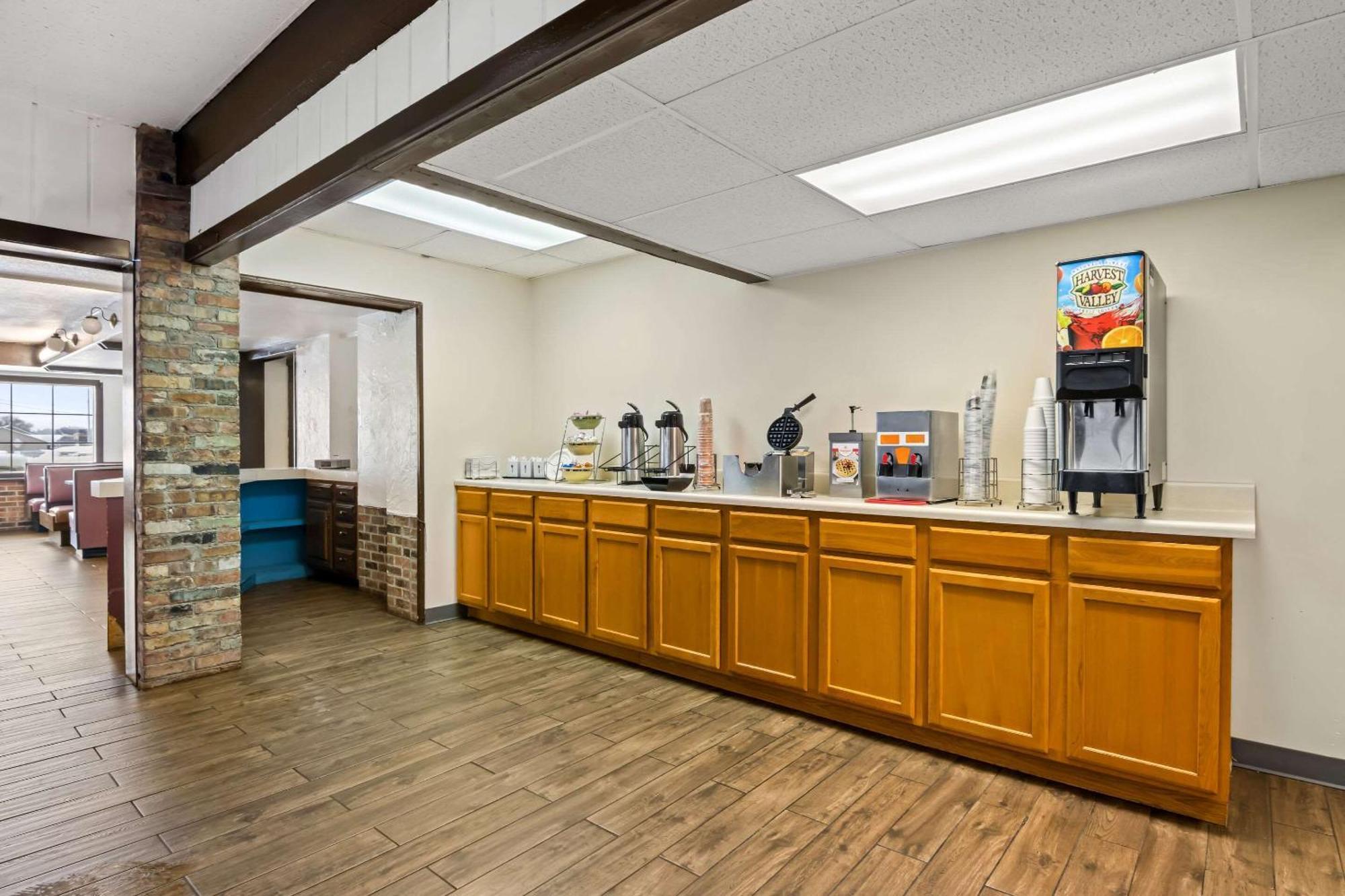 Econo Lodge 매니스티 외부 사진