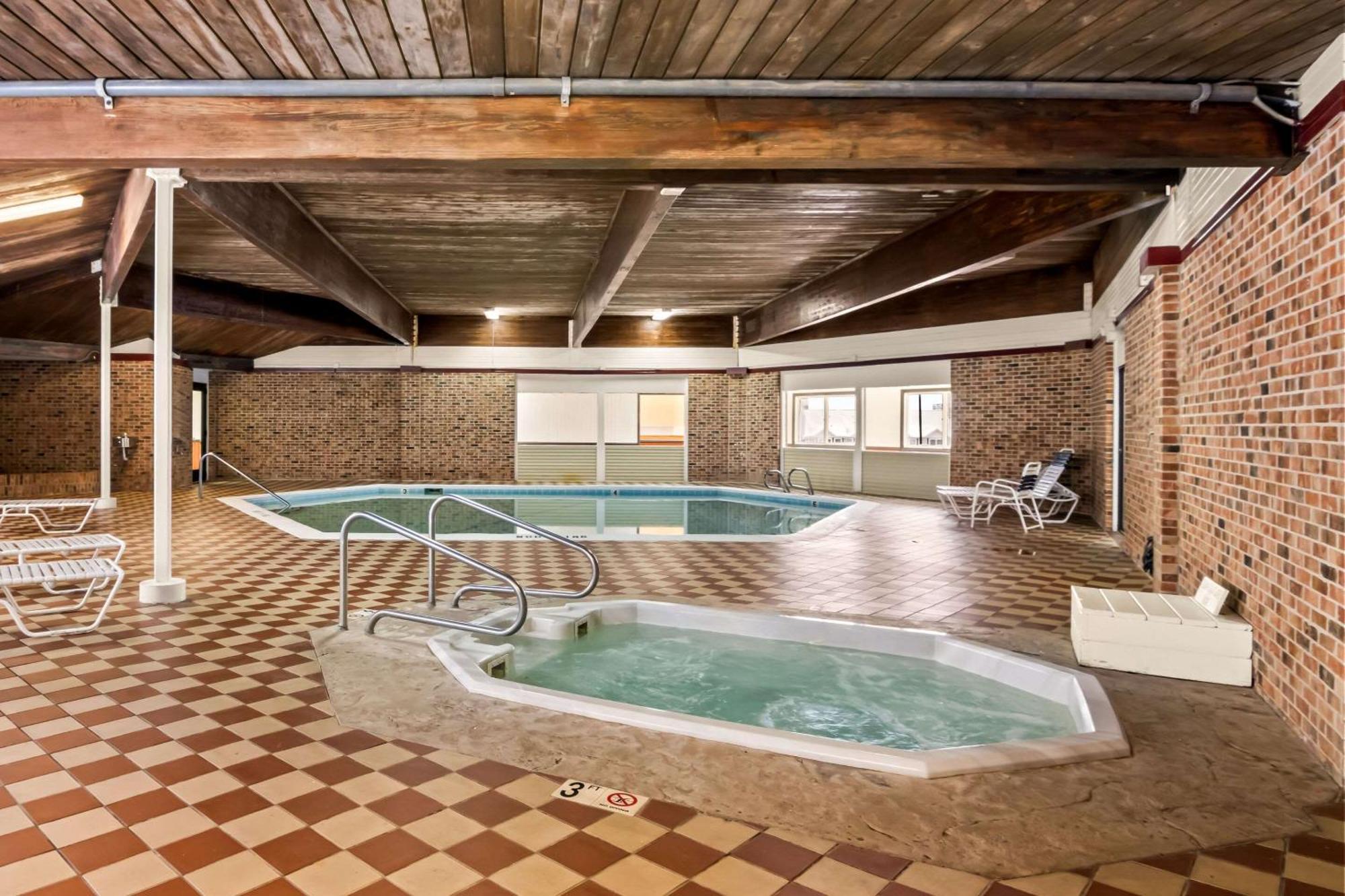 Econo Lodge 매니스티 외부 사진