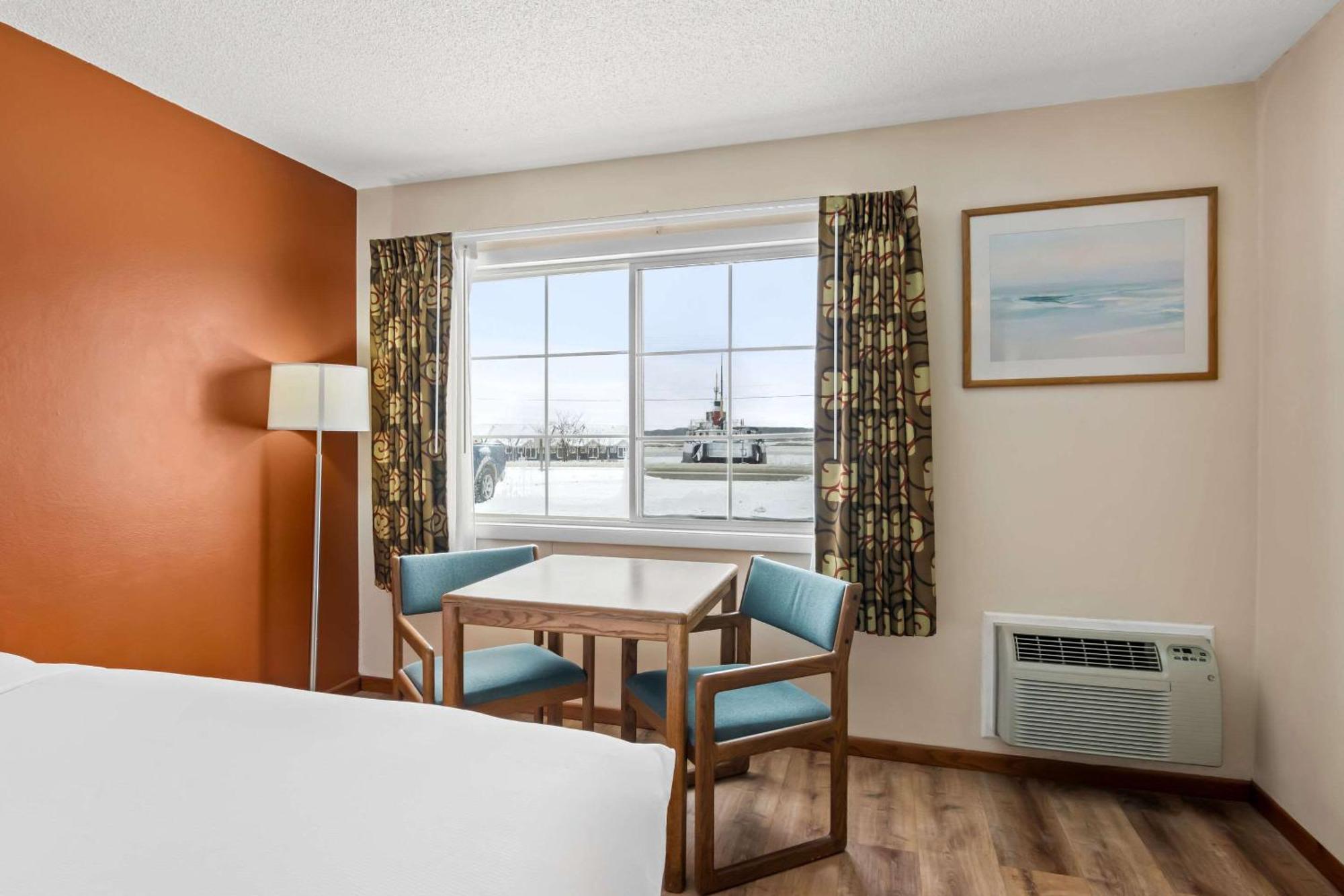 Econo Lodge 매니스티 외부 사진