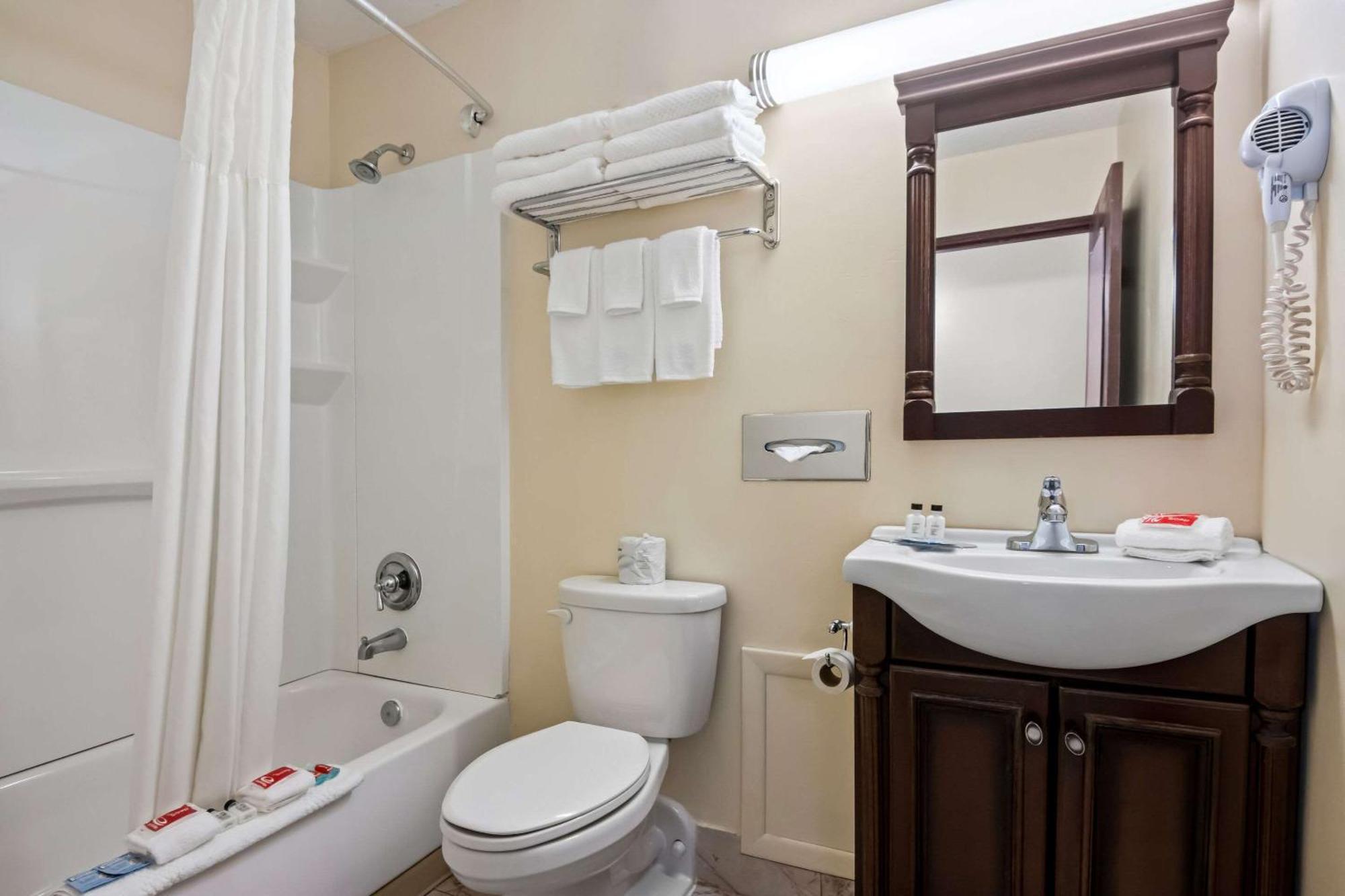Econo Lodge 매니스티 외부 사진