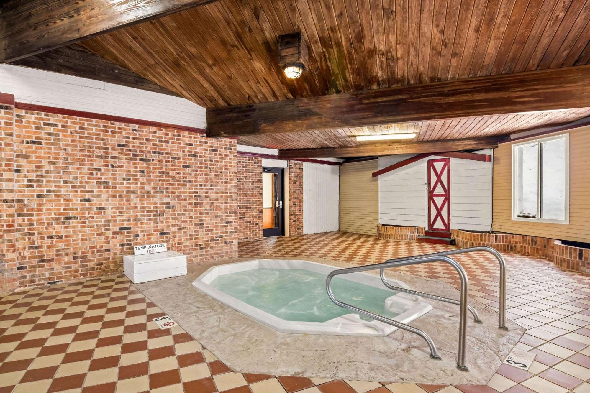 Econo Lodge 매니스티 외부 사진