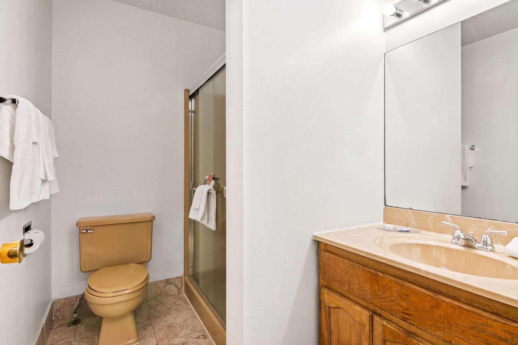 Econo Lodge 매니스티 외부 사진