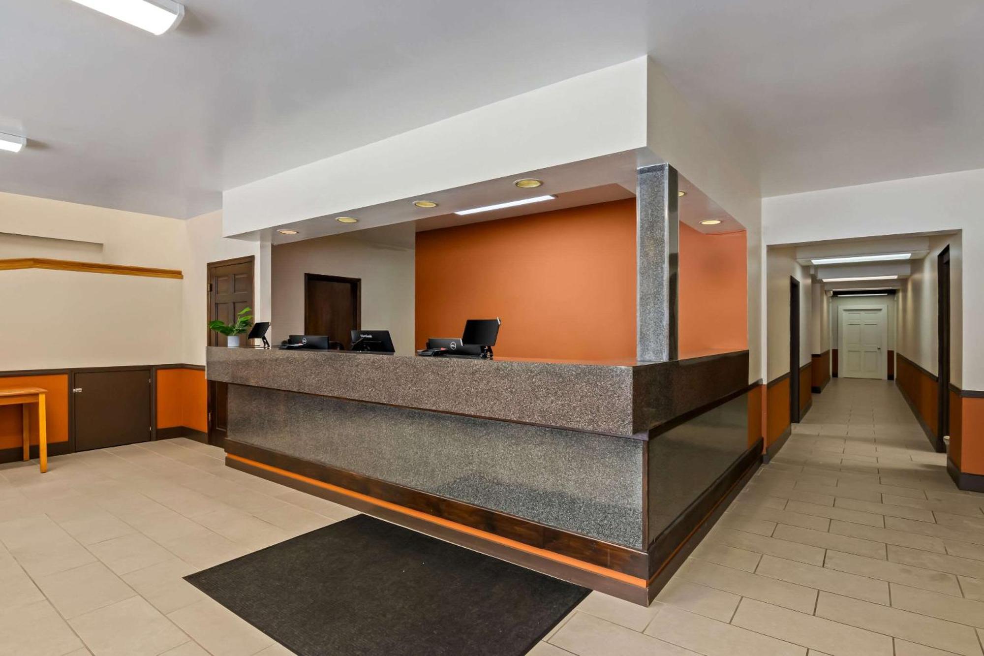 Econo Lodge 매니스티 외부 사진