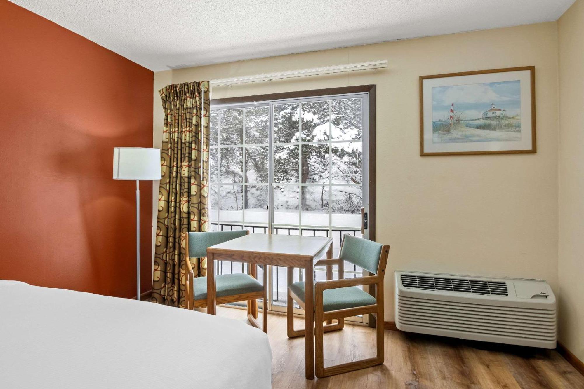 Econo Lodge 매니스티 외부 사진