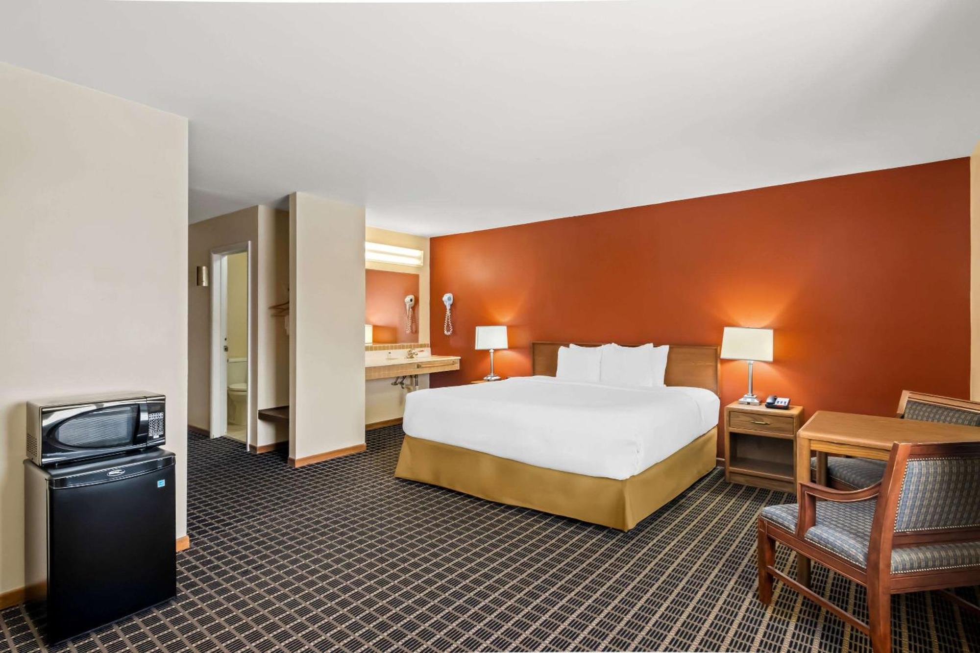 Econo Lodge 매니스티 외부 사진