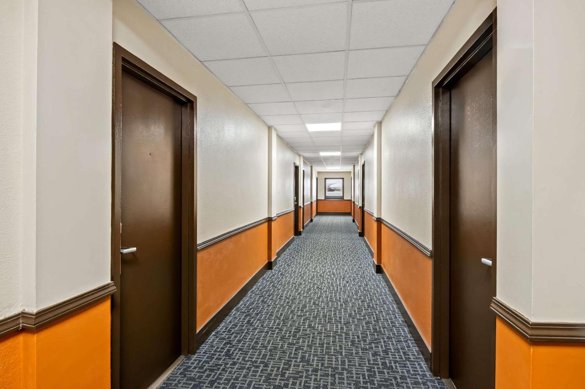 Econo Lodge 매니스티 외부 사진